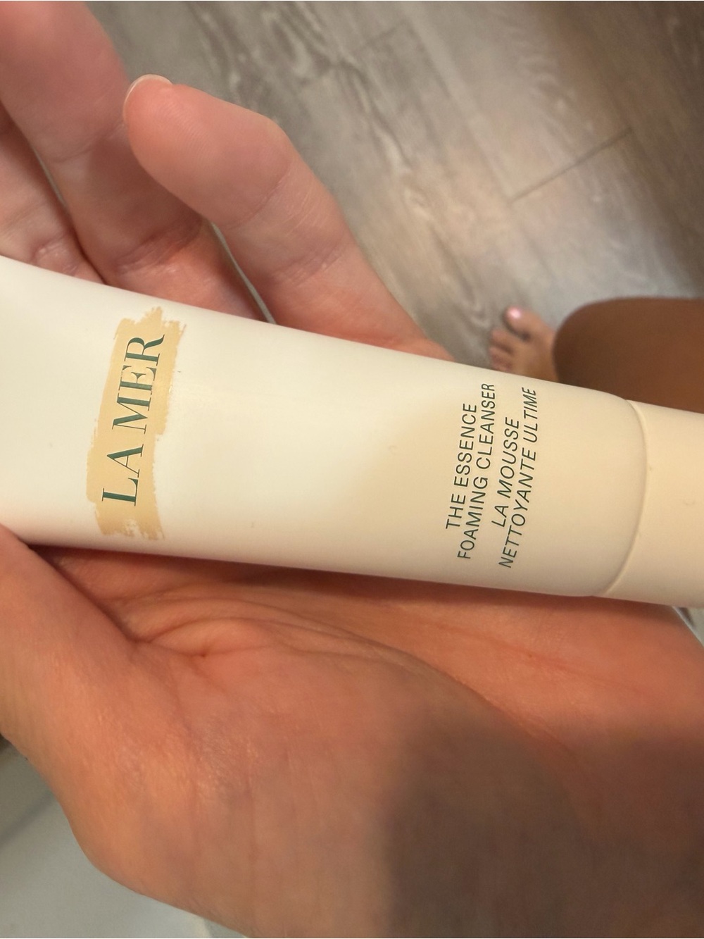 La Mer The Essence Foaming Cleanser — Cream White Tube